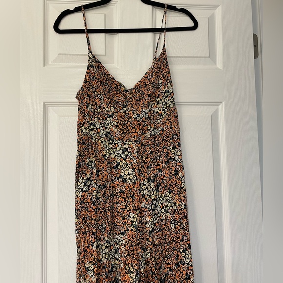 Floral pantsuit/romper, gently used, size s - Picture 4 of 8